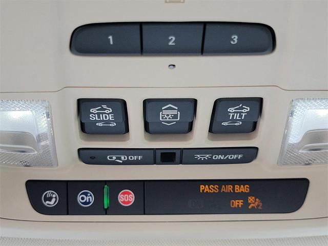 Photo of 2023 White Frost Tricoat Buick Enclave