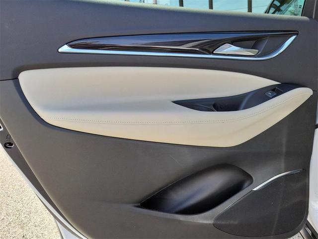 Photo of 2023 White Frost Tricoat Buick Enclave