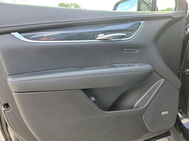 Photo of 2022 Stellar Black Metallic Cadillac XT5