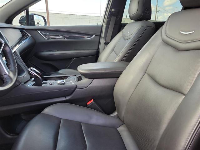 Photo of 2022 Stellar Black Metallic Cadillac XT5