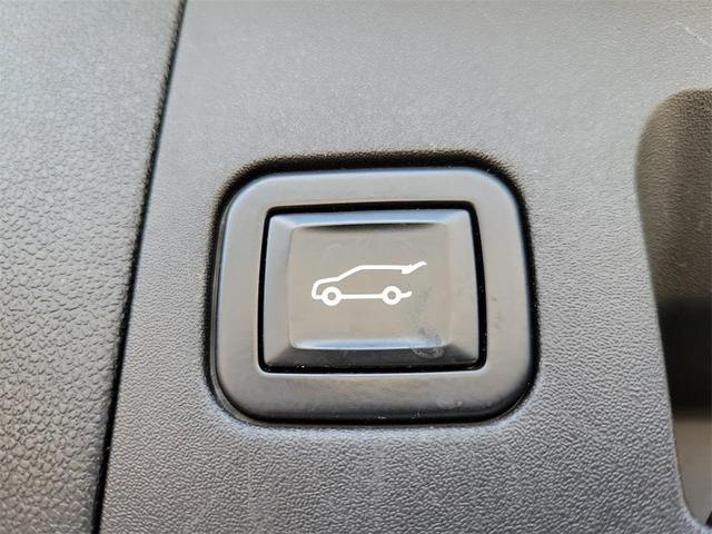Photo of 2022 Stellar Black Metallic Cadillac XT5