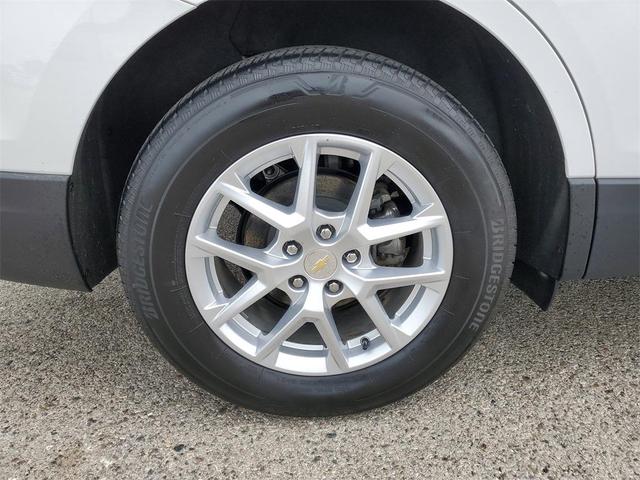Photo of 2023 Summit White Chevrolet Equinox