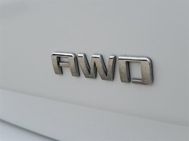 Photo of 2023 Summit White Chevrolet Equinox