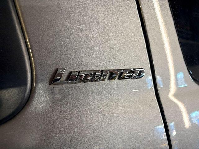Photo of 2008 Silver Toyota Sequoia