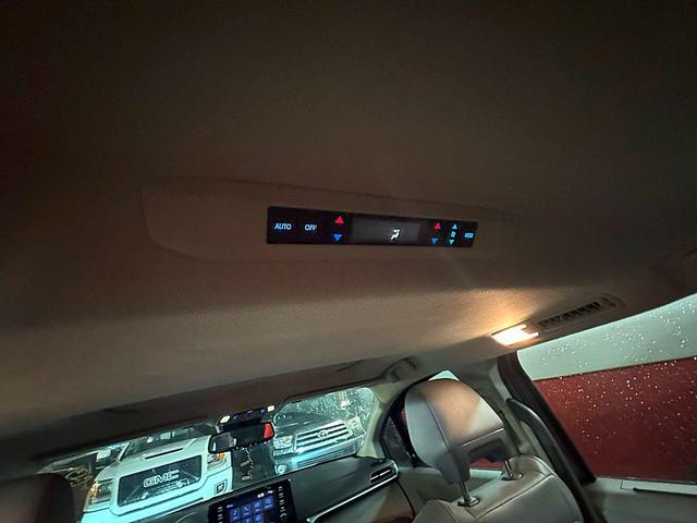 Photo of 2021 GRAY Toyota Sienna