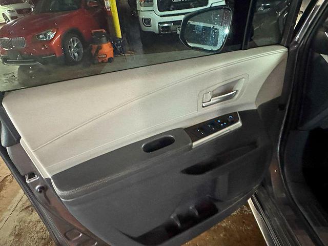 Photo of 2021 GRAY Toyota Sienna