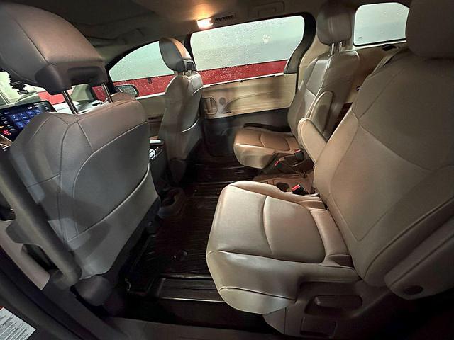 Photo of 2021 GRAY Toyota Sienna