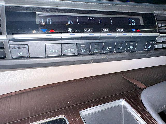 Photo of 2021 GRAY Toyota Sienna