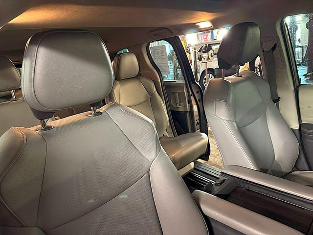 Photo of 2021 GRAY Toyota Sienna