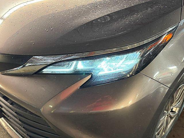 Photo of 2021 GRAY Toyota Sienna