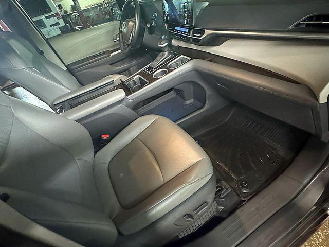 Photo of 2021 GRAY Toyota Sienna