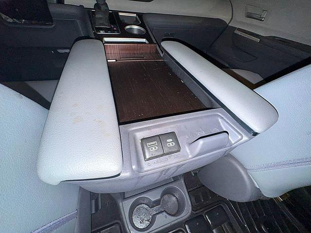 Photo of 2021 GRAY Toyota Sienna