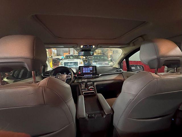 Photo of 2021 GRAY Toyota Sienna