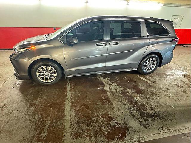 Photo of 2021 GRAY Toyota Sienna