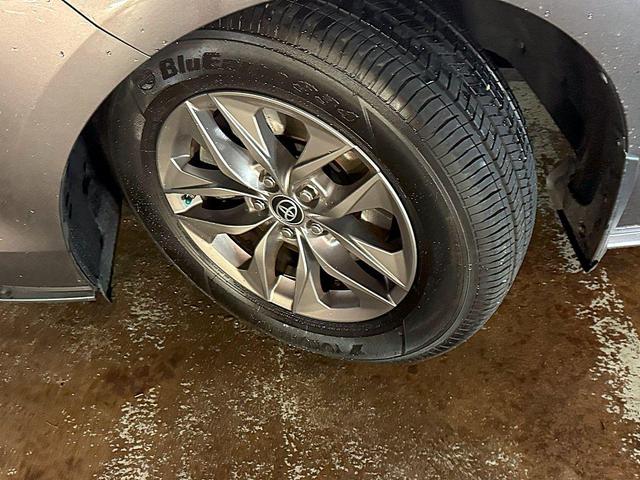 Photo of 2021 GRAY Toyota Sienna