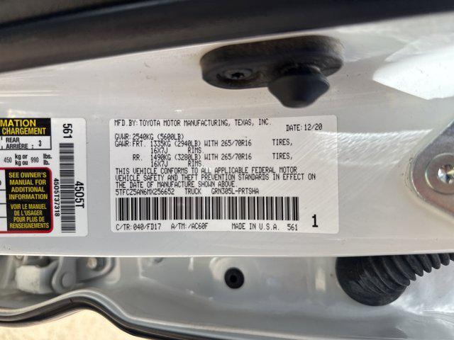Photo of 2021 Super White Toyota Tacoma