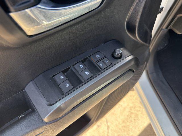 Photo of 2021 Super White Toyota Tacoma