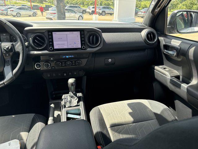 Photo of 2021 Super White Toyota Tacoma