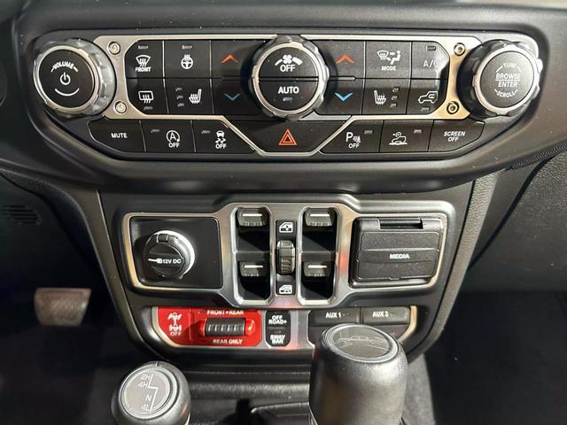 Photo of 2020 Bright White Clearcoat Jeep Gladiator