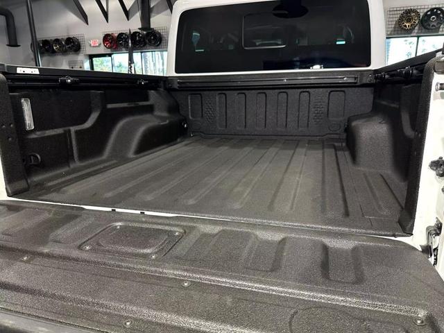 Photo of 2020 Bright White Clearcoat Jeep Gladiator