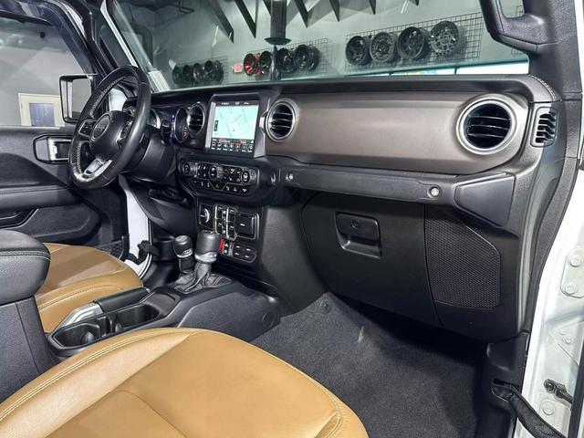 Photo of 2020 Bright White Clearcoat Jeep Gladiator