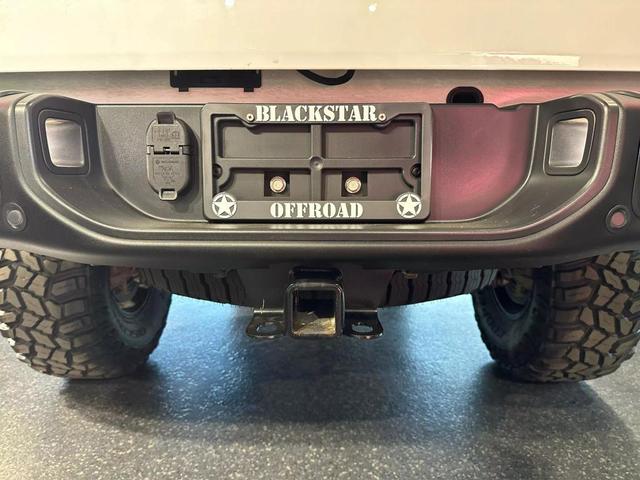 Photo of 2020 Bright White Clearcoat Jeep Gladiator