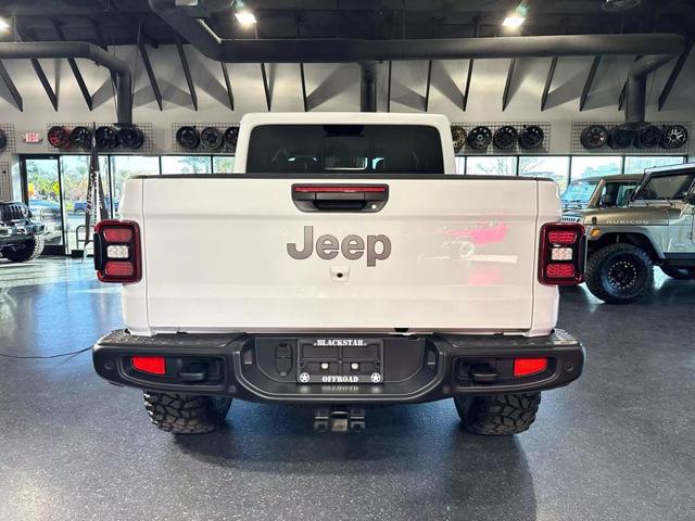 Photo of 2020 Bright White Clearcoat Jeep Gladiator