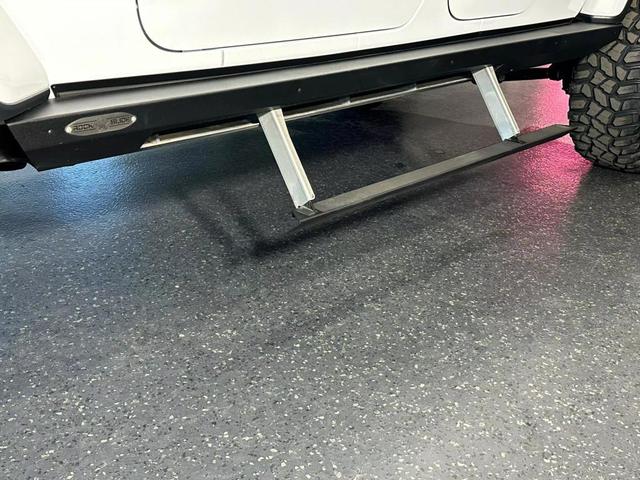 Photo of 2020 Bright White Clearcoat Jeep Gladiator