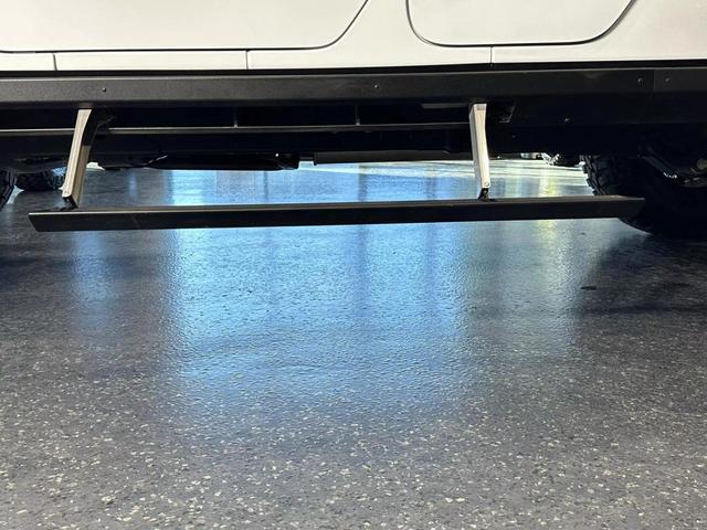 Photo of 2020 Bright White Clearcoat Jeep Gladiator
