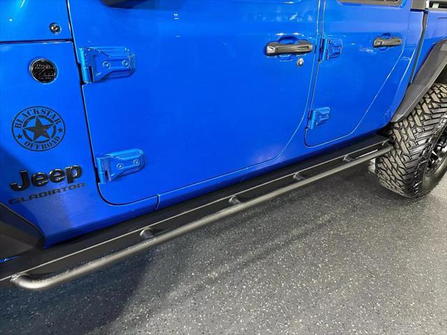 Photo of 2020 Hydro Blue Pearlcoat Jeep Gladiator