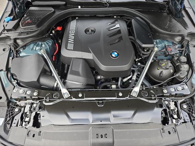 Photo of 2025 Green Metallic BMW 530