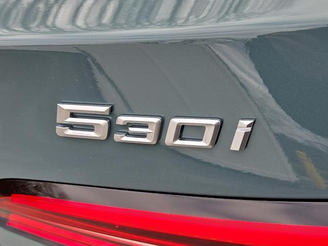 Photo of 2025 Green Metallic BMW 530