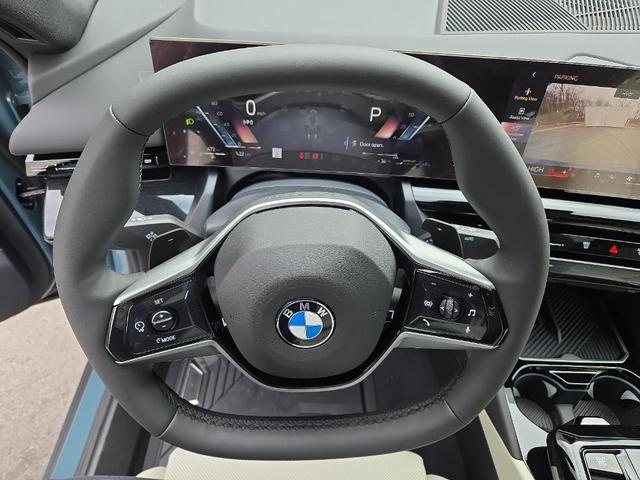 Photo of 2025 Green Metallic BMW 530