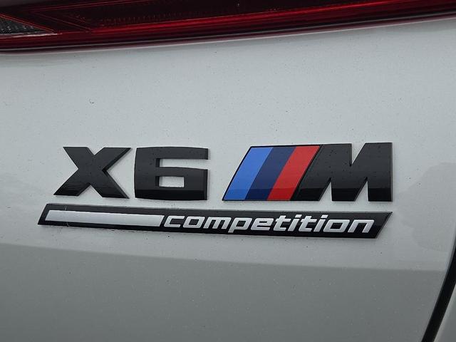 Photo of 2022 Mineral White Metallic BMW X6 M