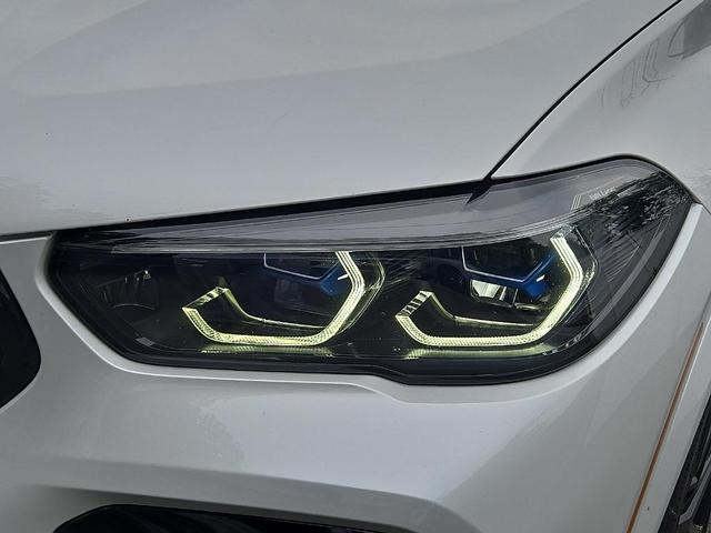 Photo of 2022 Mineral White Metallic BMW X6 M