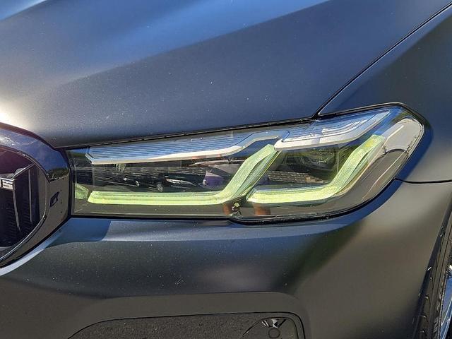 Photo of 2023 Black Sapphire Metallic BMW M5