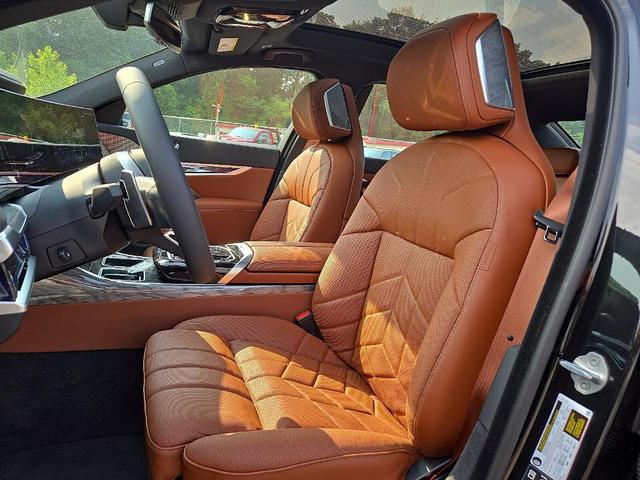Photo of 2025 Black Sapphire Metallic BMW 760