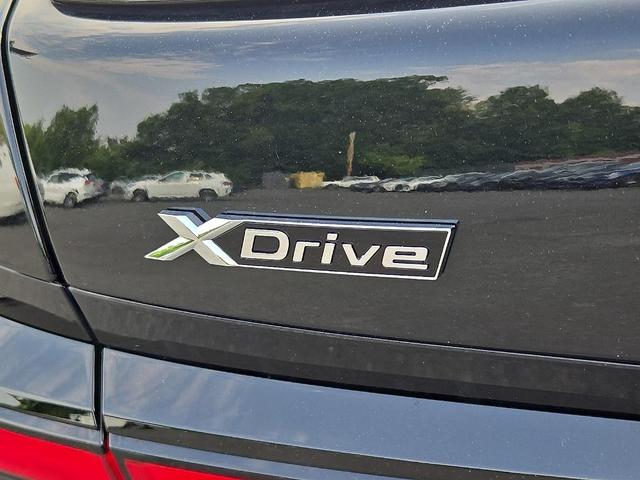 Photo of 2025 Black Sapphire Metallic BMW 760