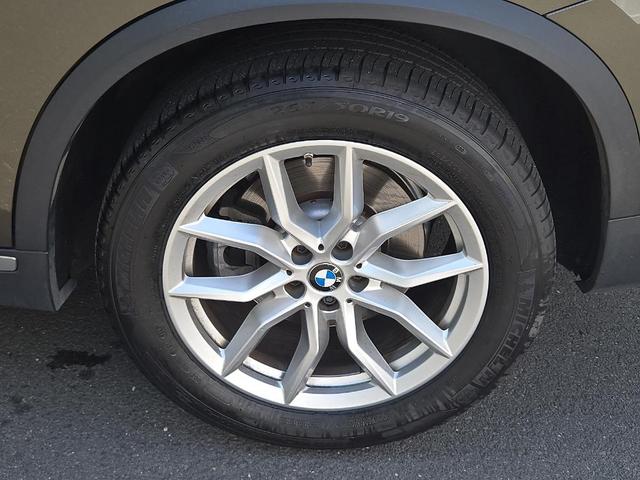 Photo of 2022 Manhattan Green Metallic BMW X5