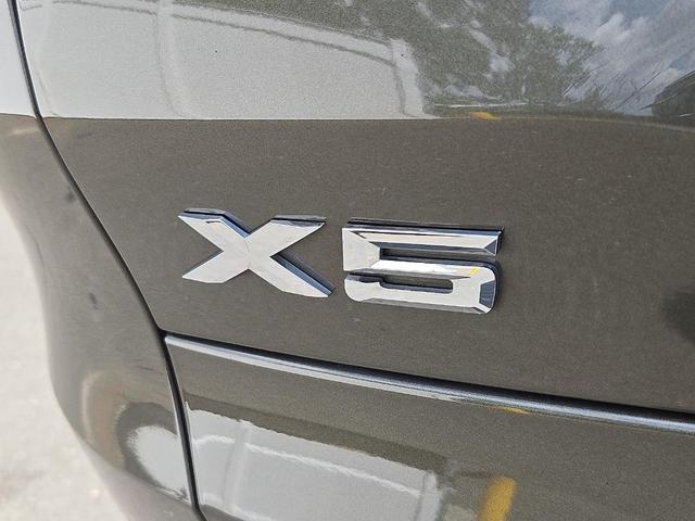 Photo of 2022 Manhattan Green Metallic BMW X5