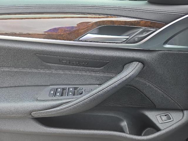Photo of 2018 Black Sapphire Metallic BMW 540
