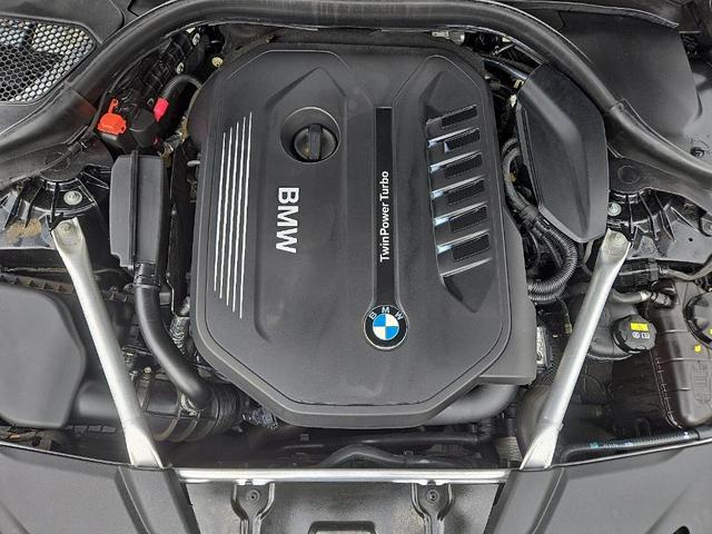 Photo of 2018 Black Sapphire Metallic BMW 540