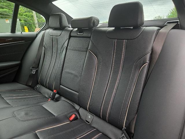 Photo of 2018 Black Sapphire Metallic BMW 540