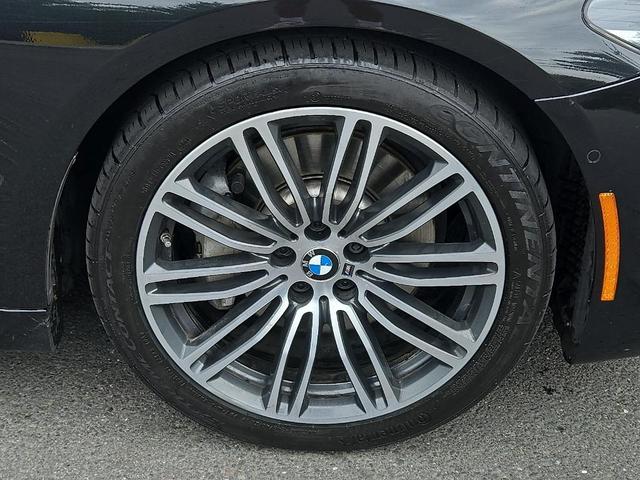 Photo of 2018 Black Sapphire Metallic BMW 540
