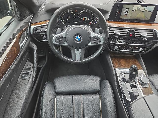 Photo of 2018 Black Sapphire Metallic BMW 540