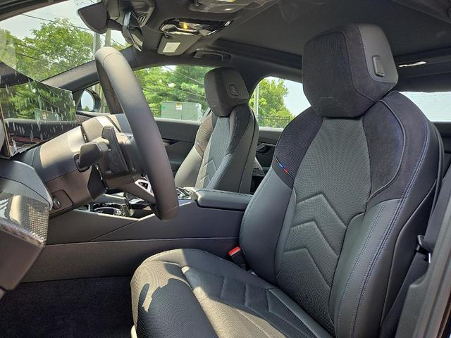 Photo of 2026 Black Sapphire Metallic BMW 550e