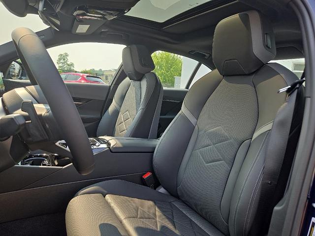 Photo of 2026 Tanzanite Blue BMW 530