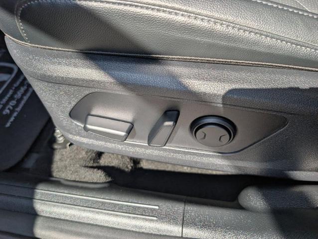 Photo of 2023 Wolf Gray Kia Sportage