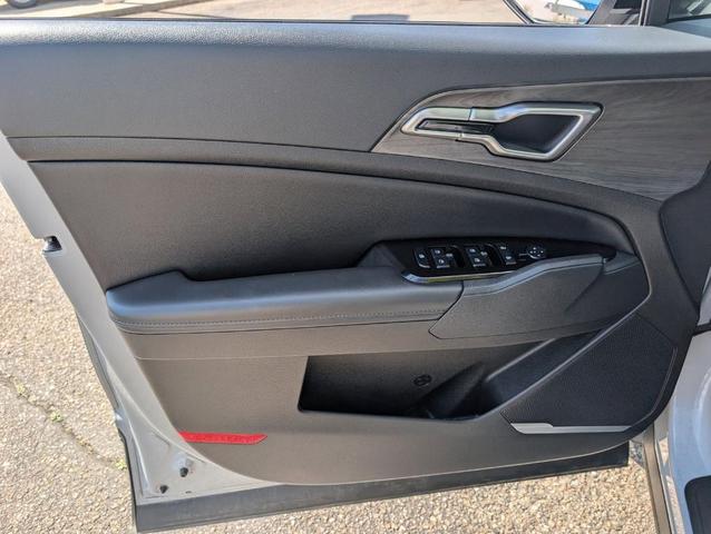 Photo of 2023 Wolf Gray Kia Sportage
