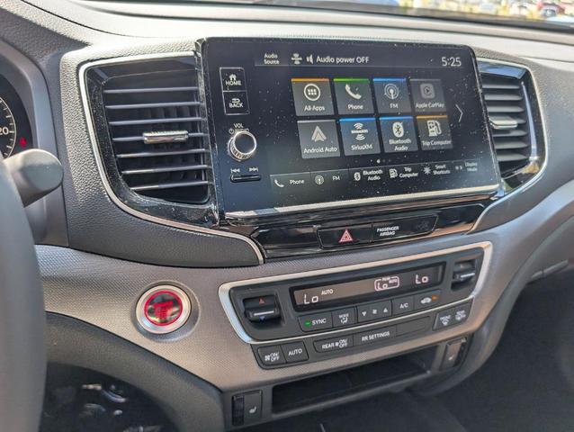 Photo of 2025 Platinum White Pearl Honda Ridgeline
